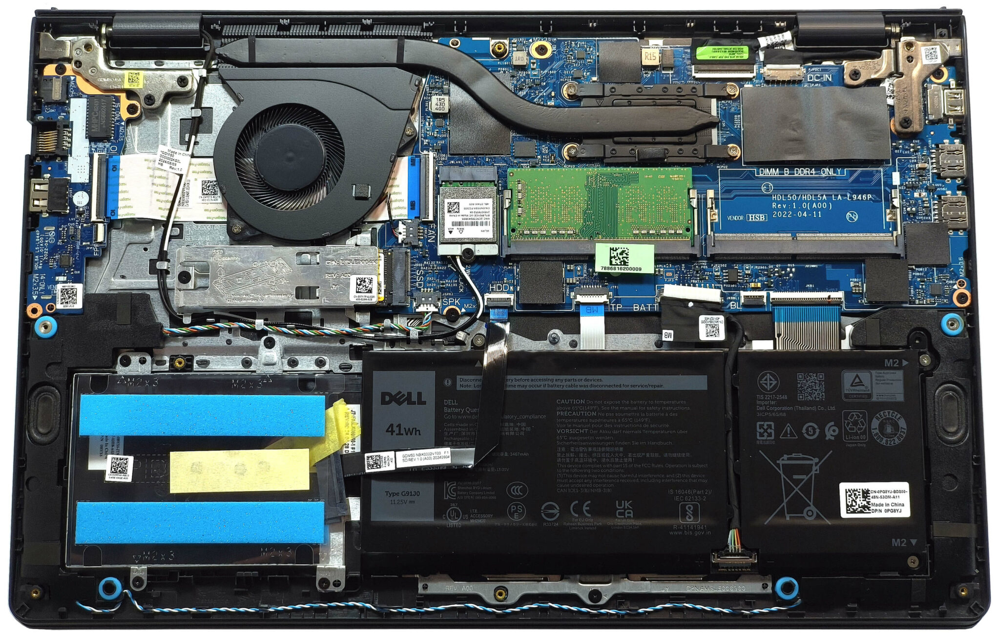 Internal view of Dell Latitude 3520 Vostro 3510 3520 5510 5515 7510 Brazilian BR keyboard (Vostro 3520)